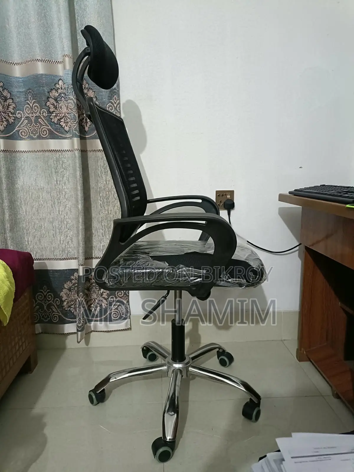 চেয়ার উইথ মেশ ব্যাক
