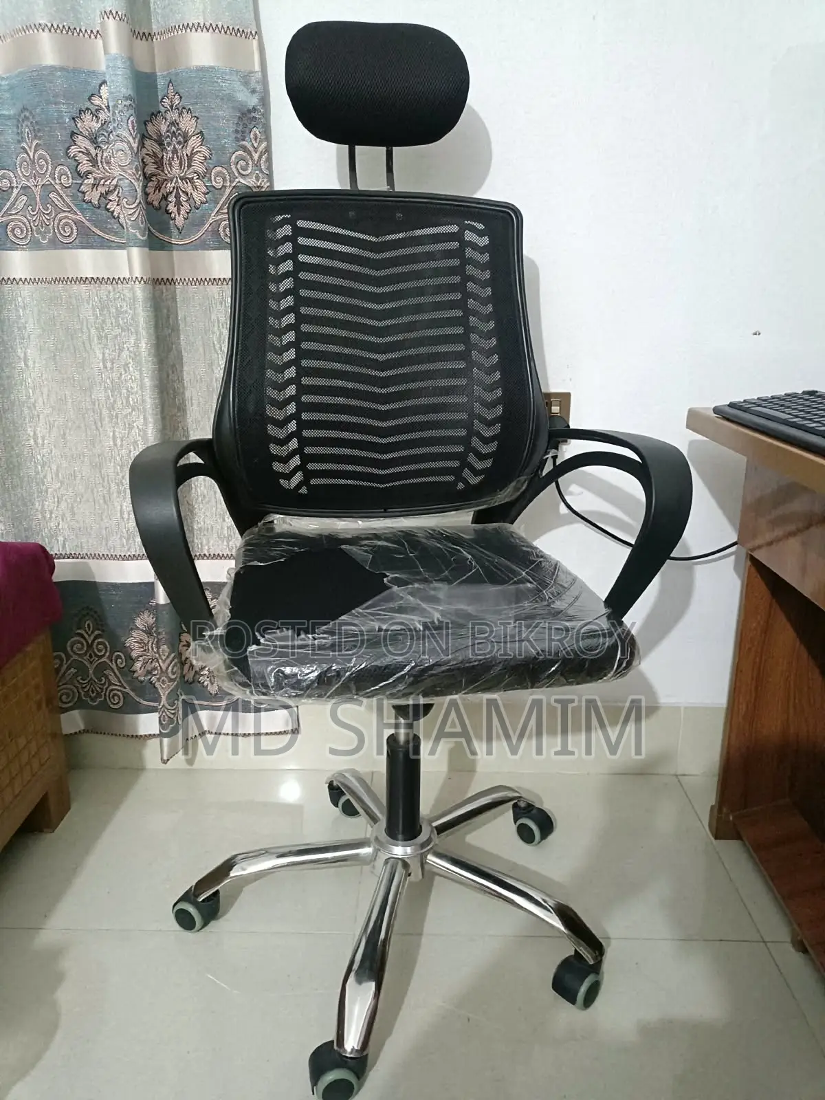 চেয়ার উইথ মেশ ব্যাক