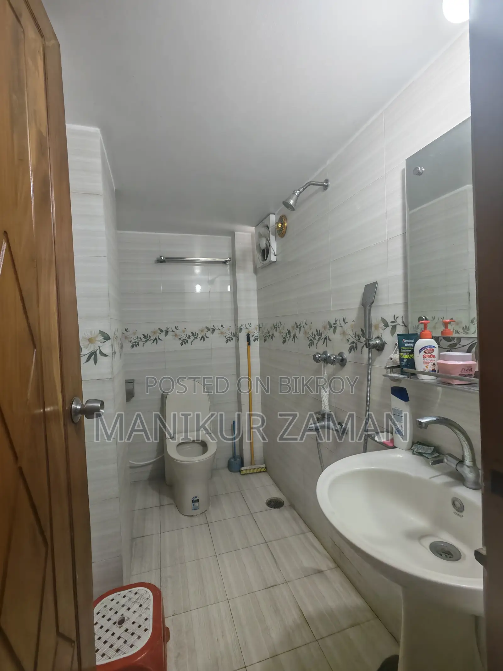 3 Bedroom Apartment in Post Office Mosque, Lalbag for sale