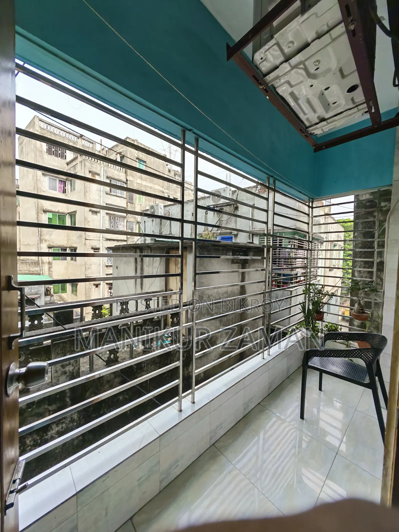 3 Bedroom Apartment in Post Office Mosque, Lalbag for sale