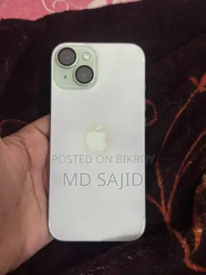 Apple iPhone 15 128 GB Green