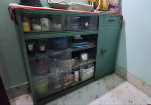একটি স্টিলের শোকেস বিক্রি হবে।