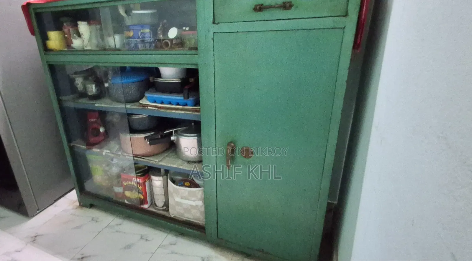 একটি স্টিলের শোকেস বিক্রি হবে।