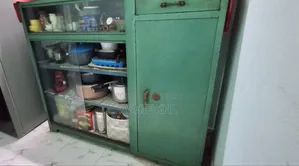 একটি স্টিলের শোকেস বিক্রি হবে।