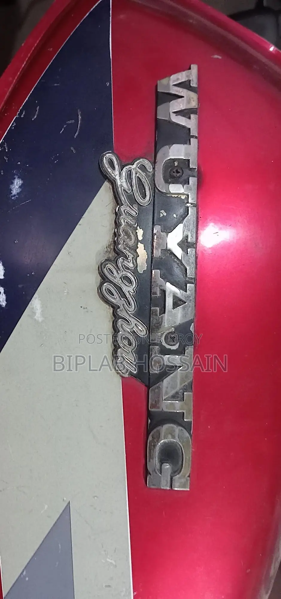 মোটরসাইকেল ২০০০ লাল