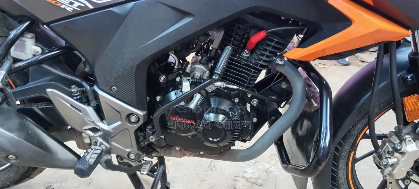 Honda Hornet 2023 Orange