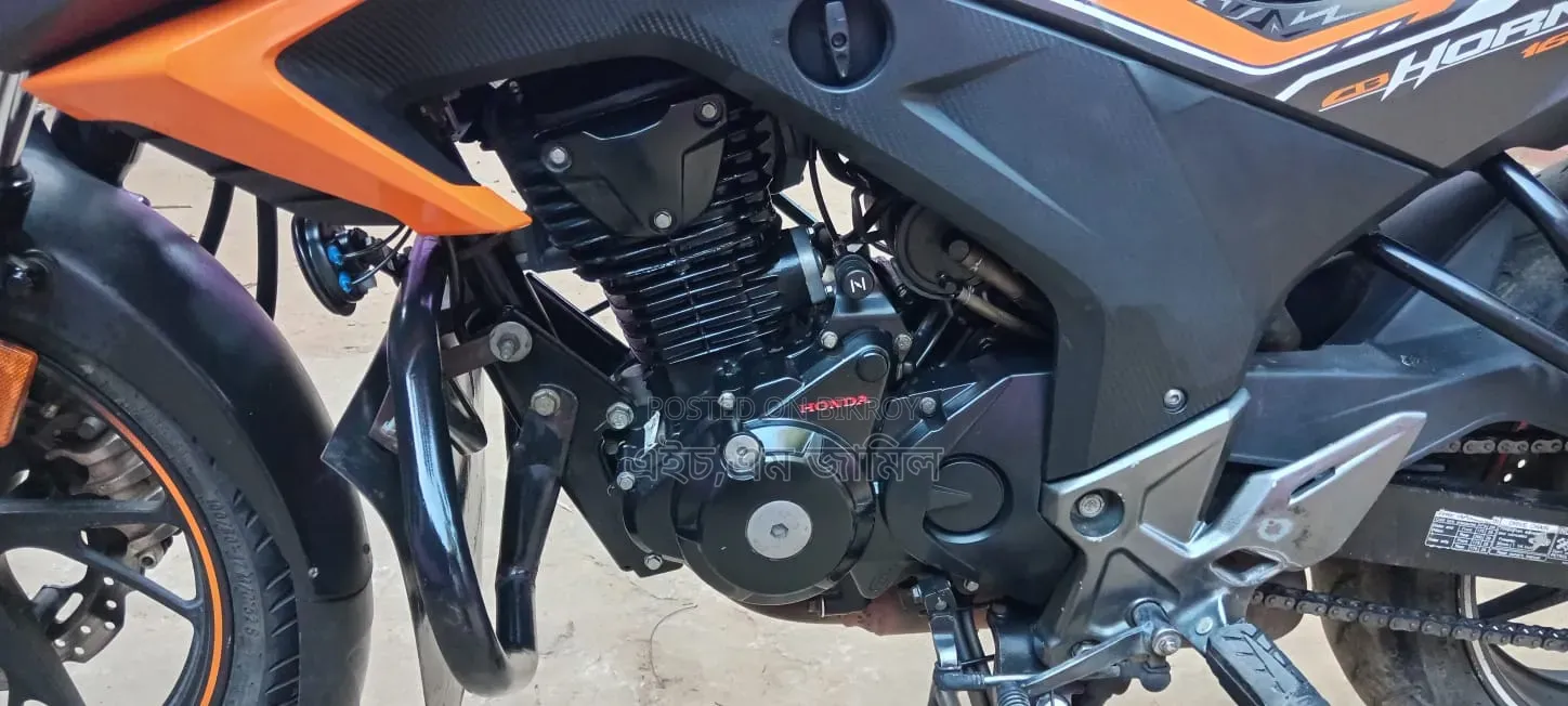 Honda Hornet 2023 Orange