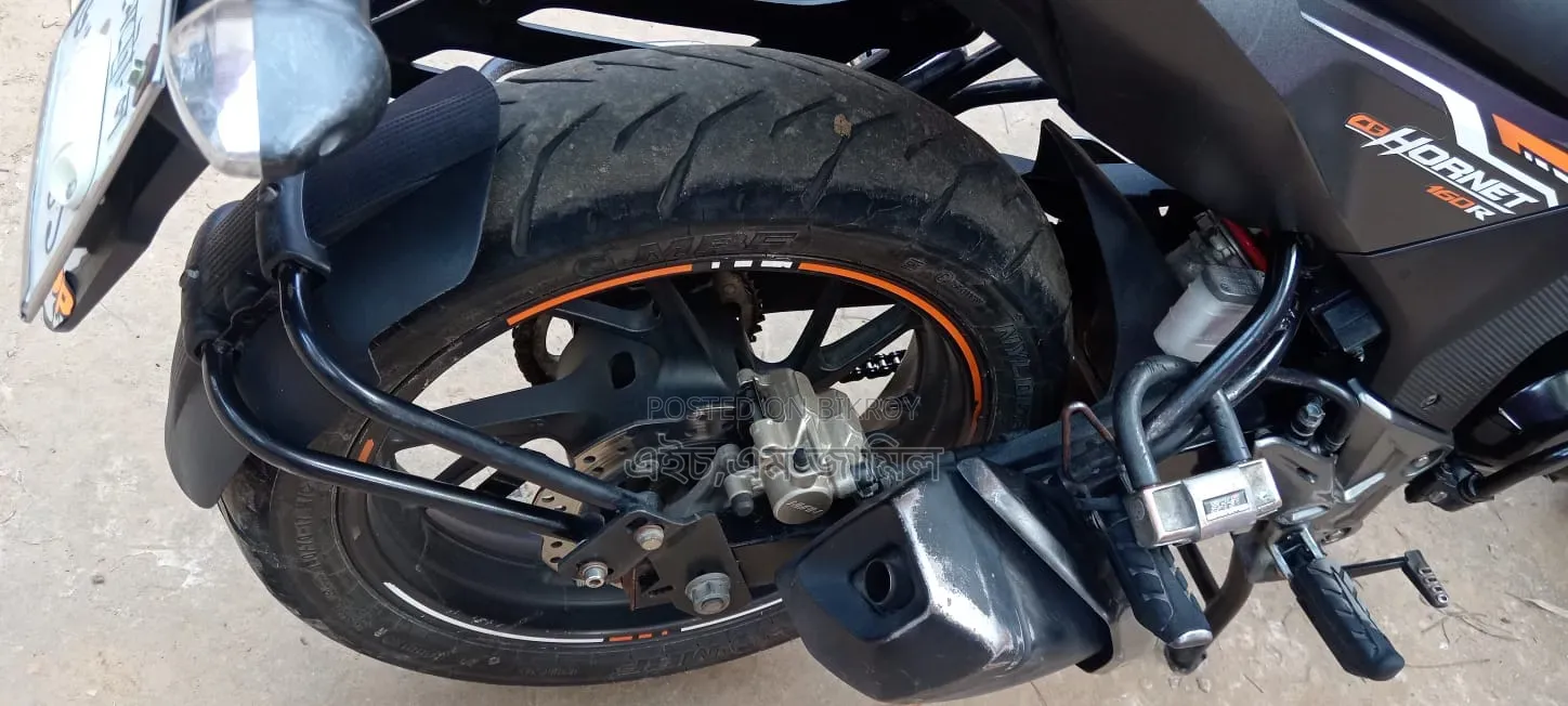 Honda Hornet 2023 Orange