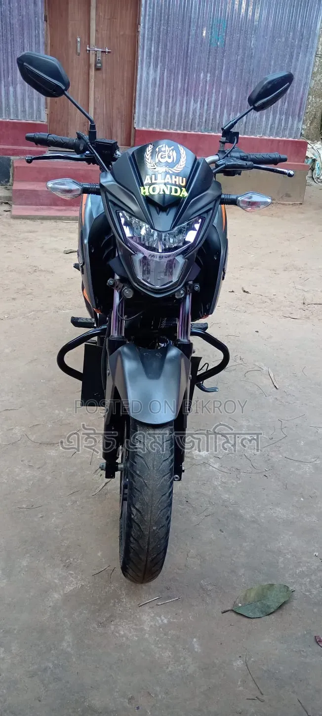 Honda Hornet 2023 Orange