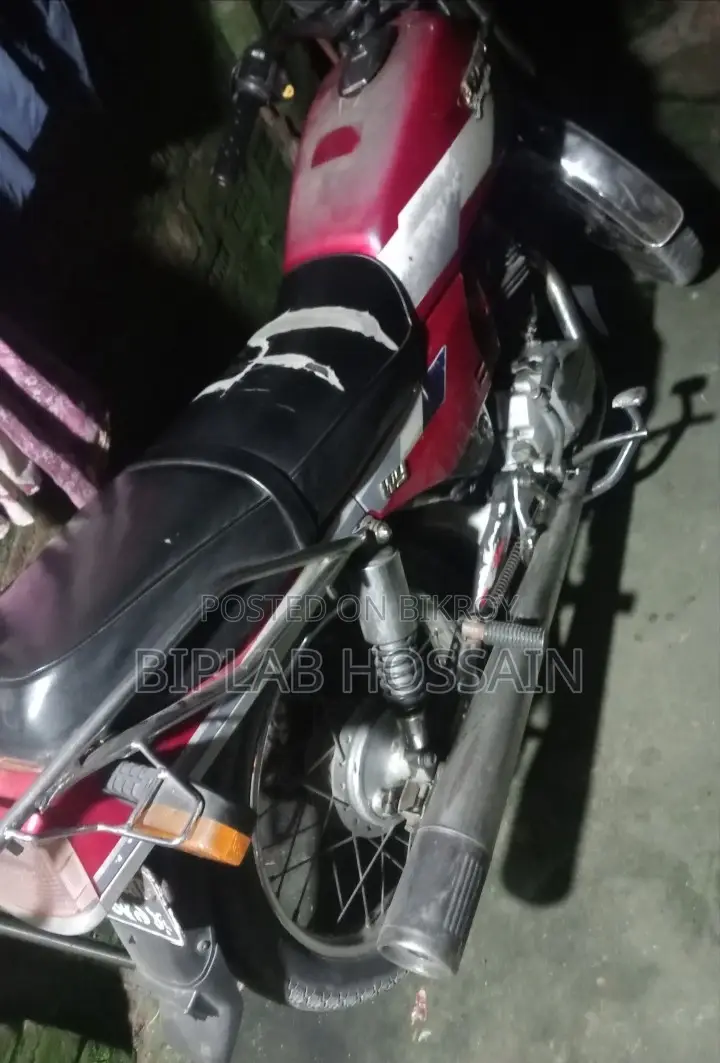 মোটরসাইকেল ২০০০ লাল
