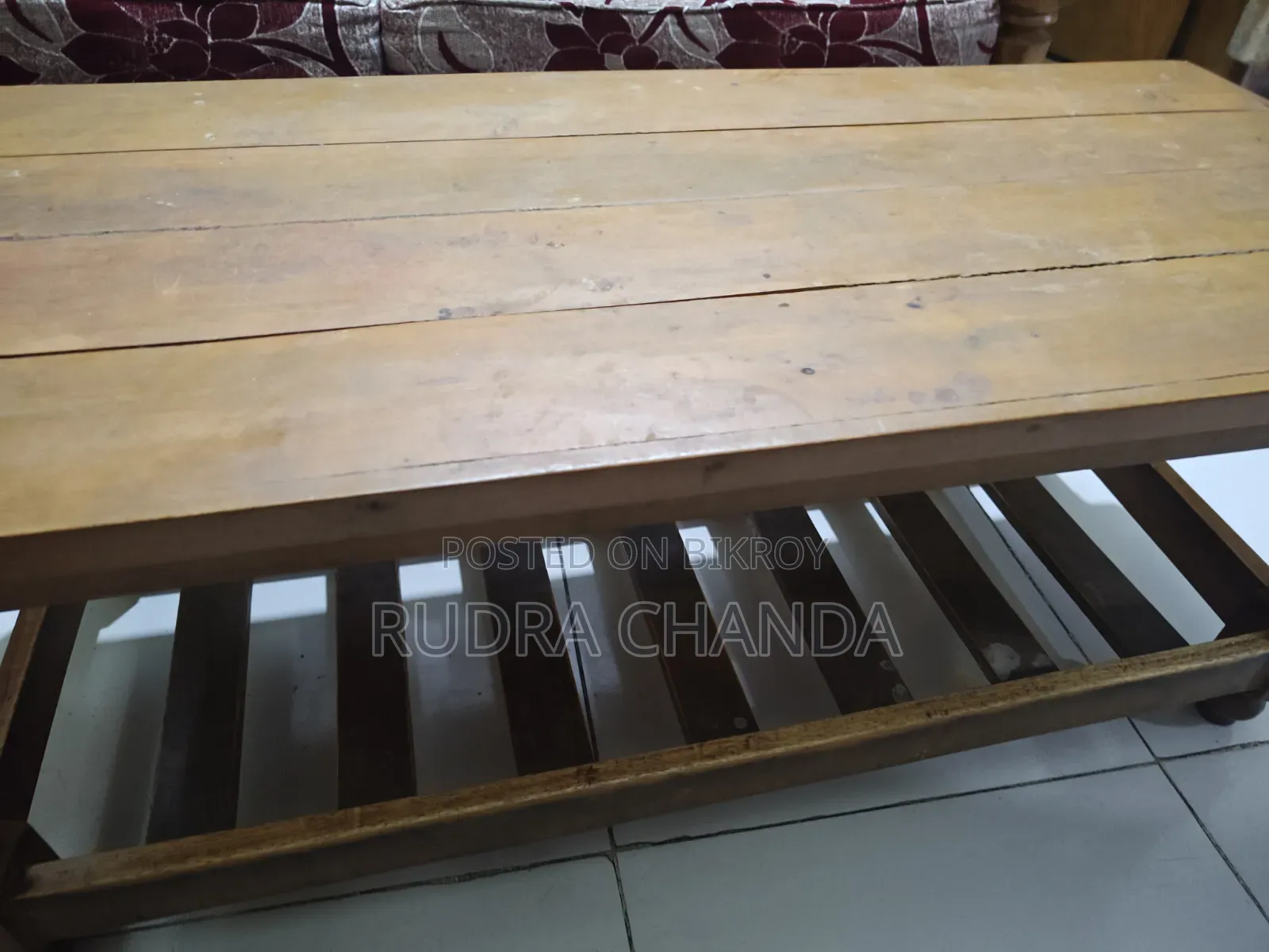একটি টি টেবিল বিক্রি হবে
