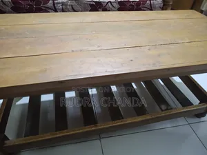 একটি টি টেবিল বিক্রি হবে