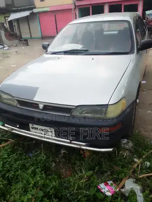 টয়োটা করোল্লা ১.৯ ডি হ্যাচব্যাক ২০০০ সিলভার