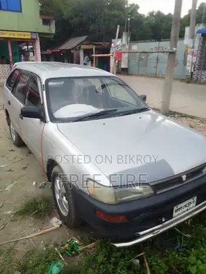 টয়োটা করোল্লা ১.৯ ডি হ্যাচব্যাক ২০০০ সিলভার