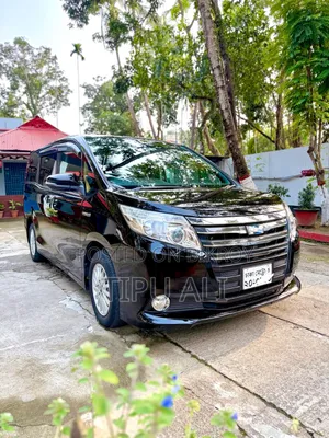 Toyota Noah 1.8 Front-Wheel Drive Hybrid 7-Seater 2015 Black