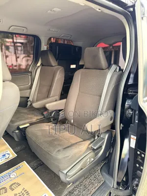 Toyota Noah 1.8 Front-Wheel Drive Hybrid 7-Seater 2015 Black