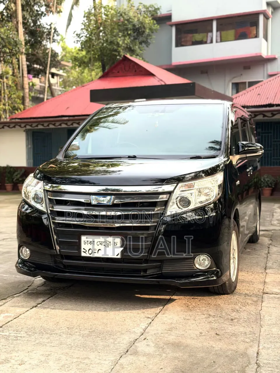 Toyota Noah 1.8 Front-Wheel Drive Hybrid 7-Seater 2015 Black