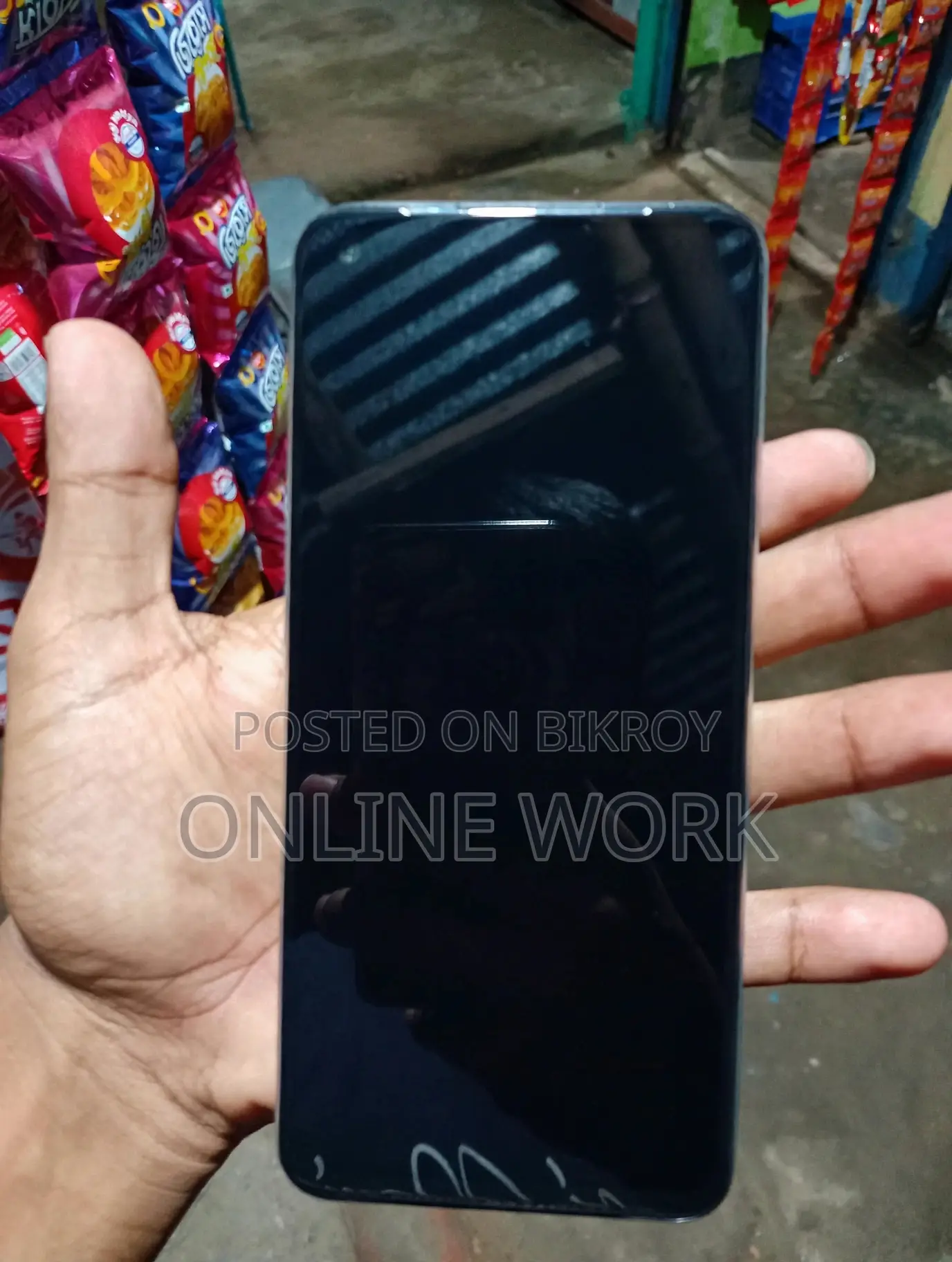 রিয়েলমি নারজো ৩০। ১০০% সম্পন্ন ওকে মোবাইল। আলোচনা সাপেক্ষে নেয়া যাবে।