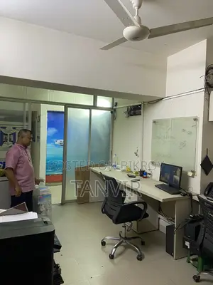 বনানী রোড ৮-এ ভাড়ার জন্য ডেডিকেটেড অফিস ডেস্ক / সিট