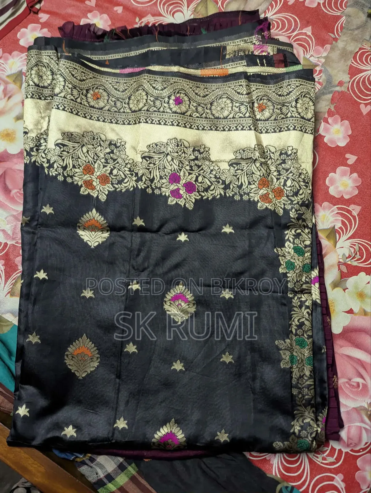 শাড়ি পড়তে ভালো লাগে না একবার করে পড়েছি। তাই বিক্রি করে দিব