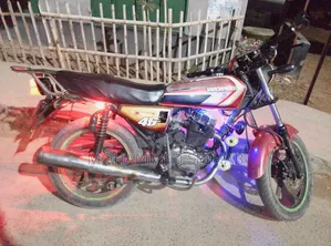 ডায়াং ডিওয়াই১০০-এ ২০০৬ লাল