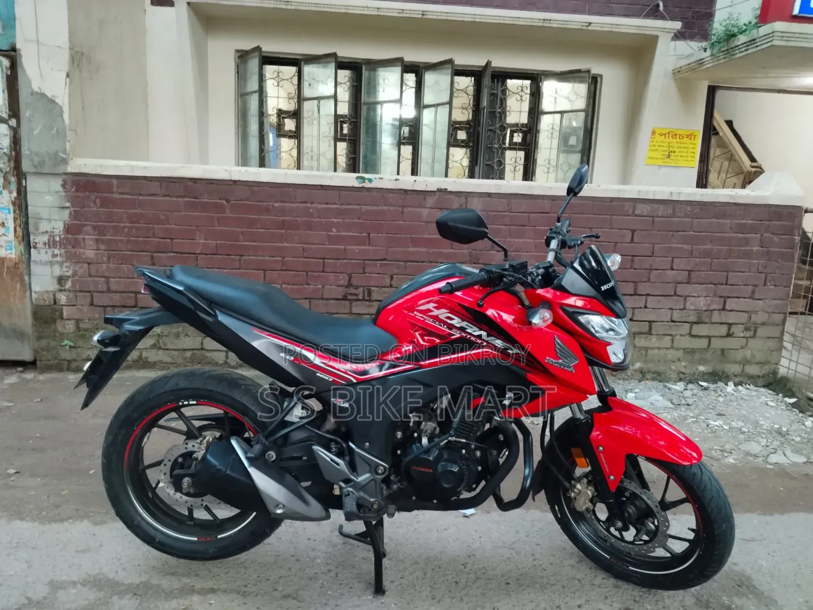 Honda Hornet 2023 Red
