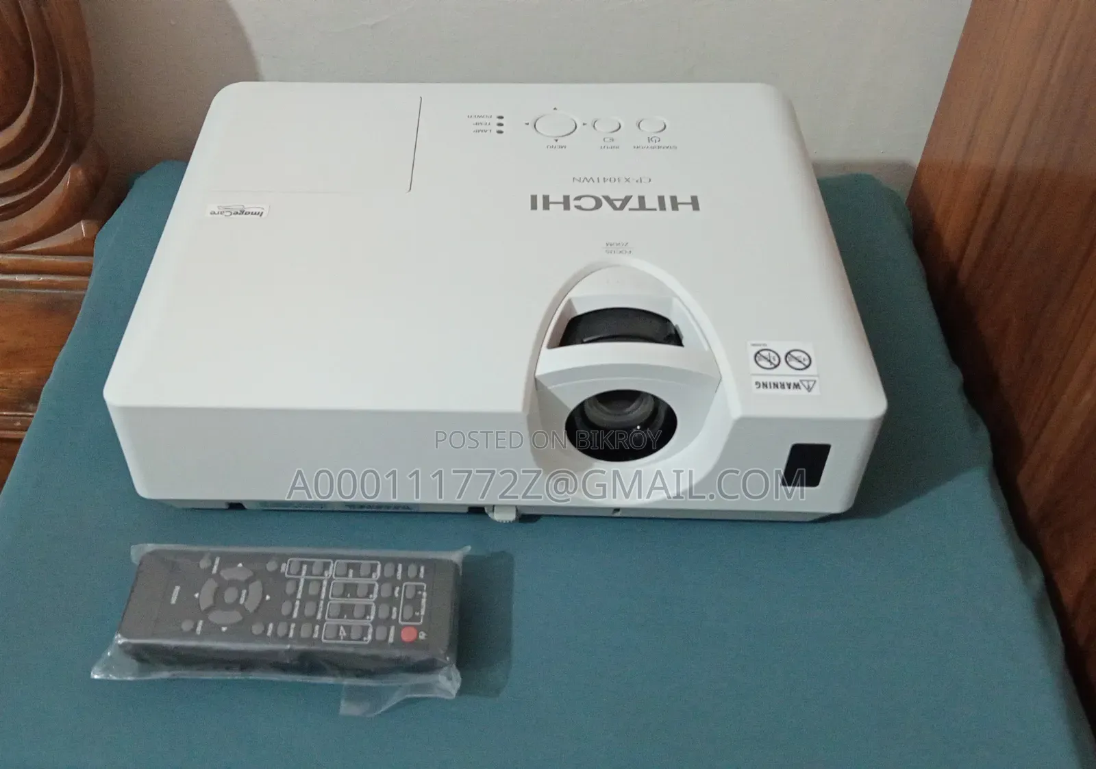 HITACHI CP-X3041WN PROJECTOR Made in Japan