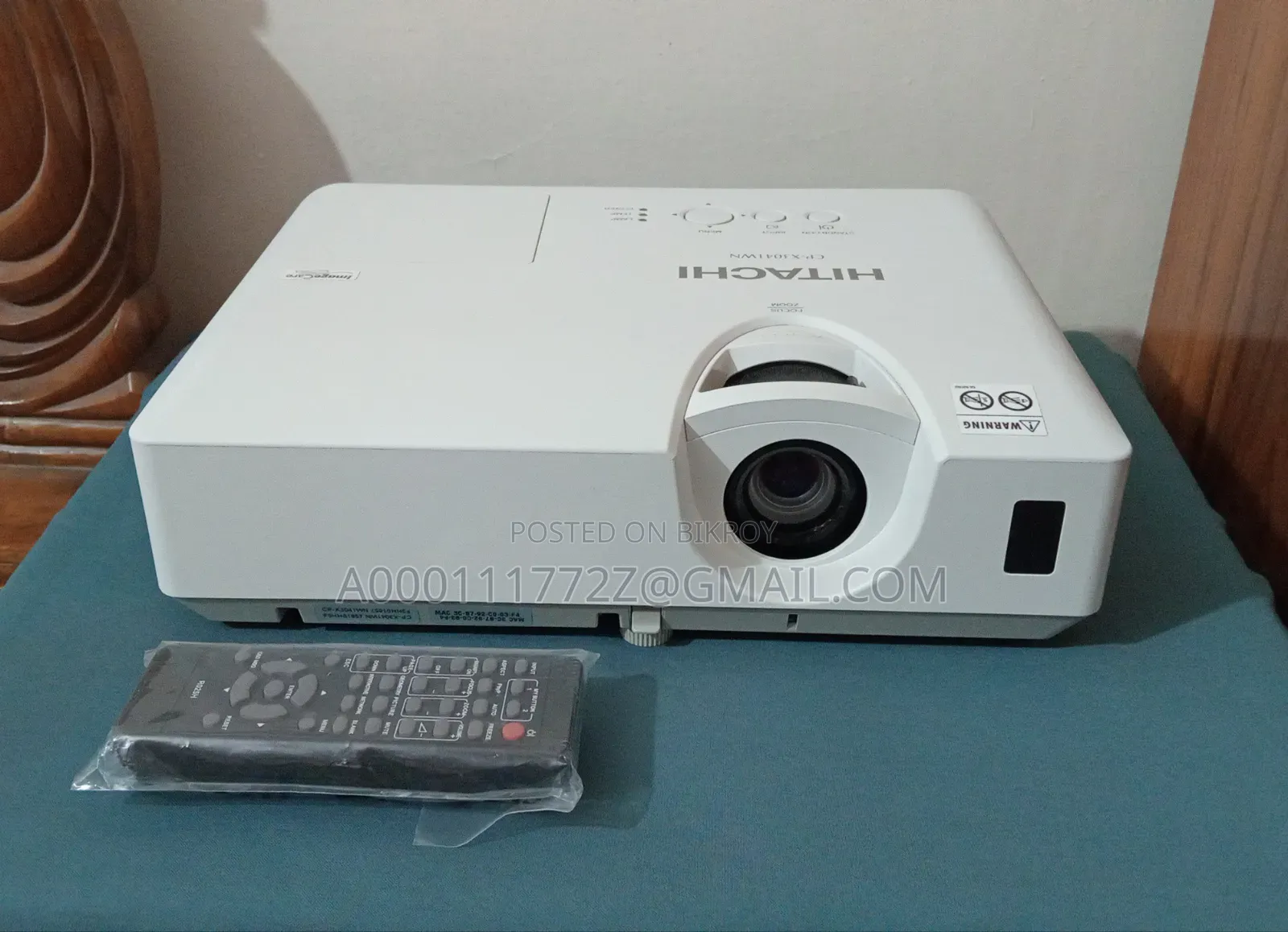 HITACHI CP-X3041WN PROJECTOR Made in Japan