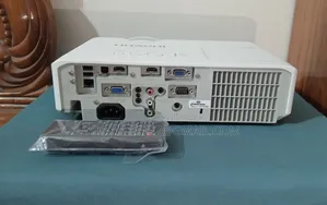HITACHI CP-X3041WN PROJECTOR Made in Japan