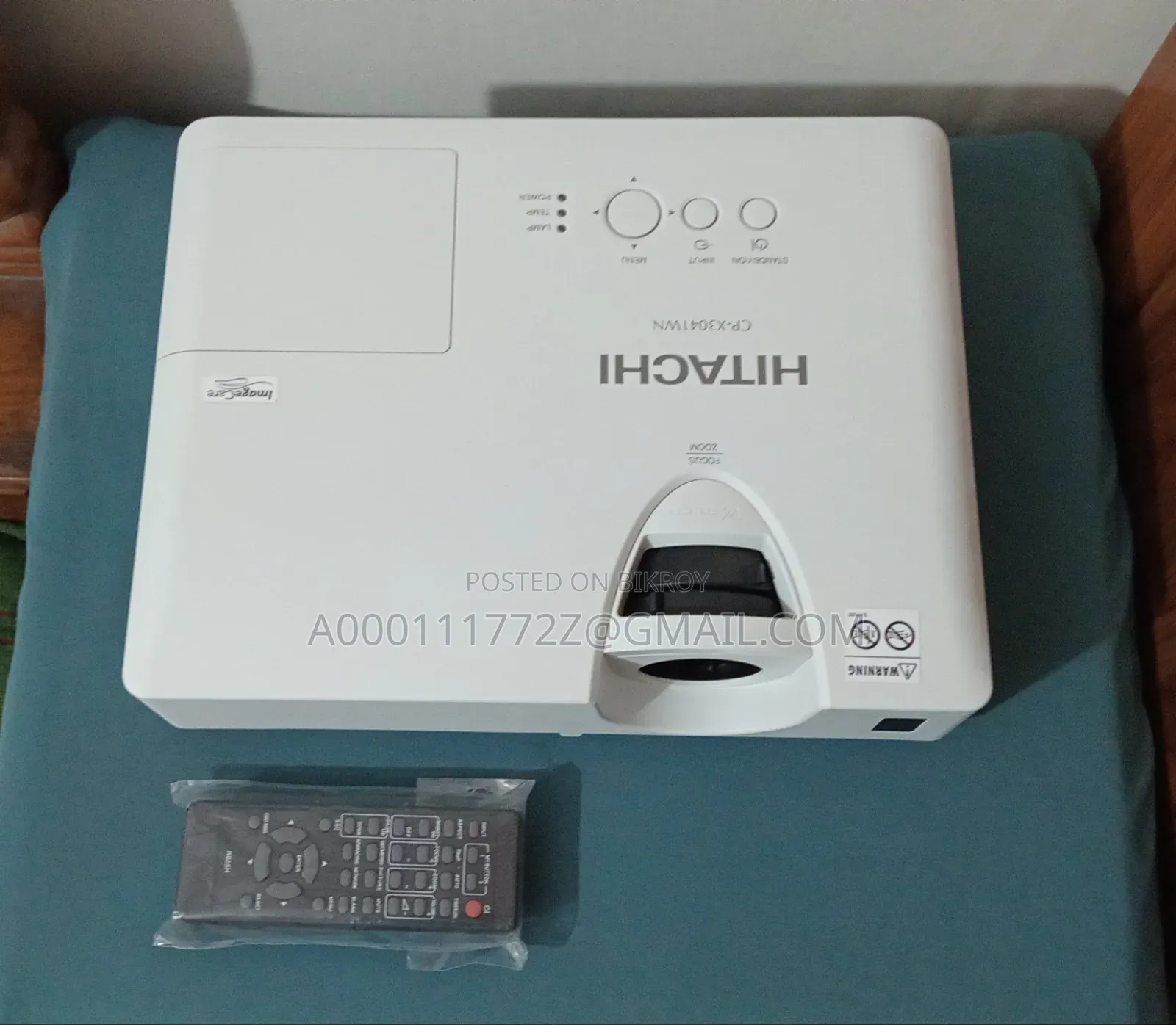 HITACHI CP-X3041WN PROJECTOR Made in Japan
