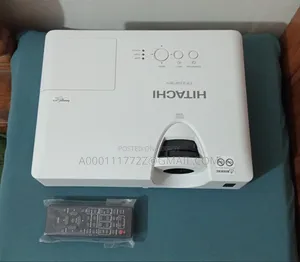 HITACHI CP-X3041WN PROJECTOR Made in Japan