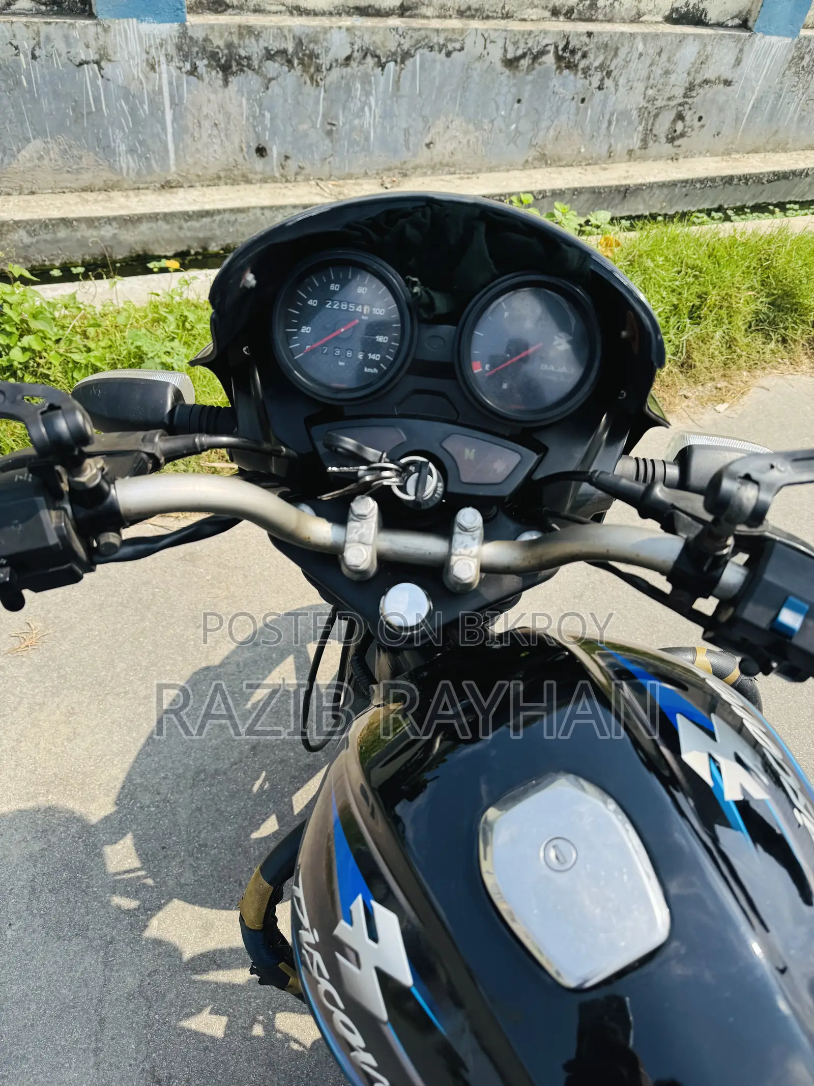 বাজাজ ডিসকভার ১৩৫ ২০১১ নীল