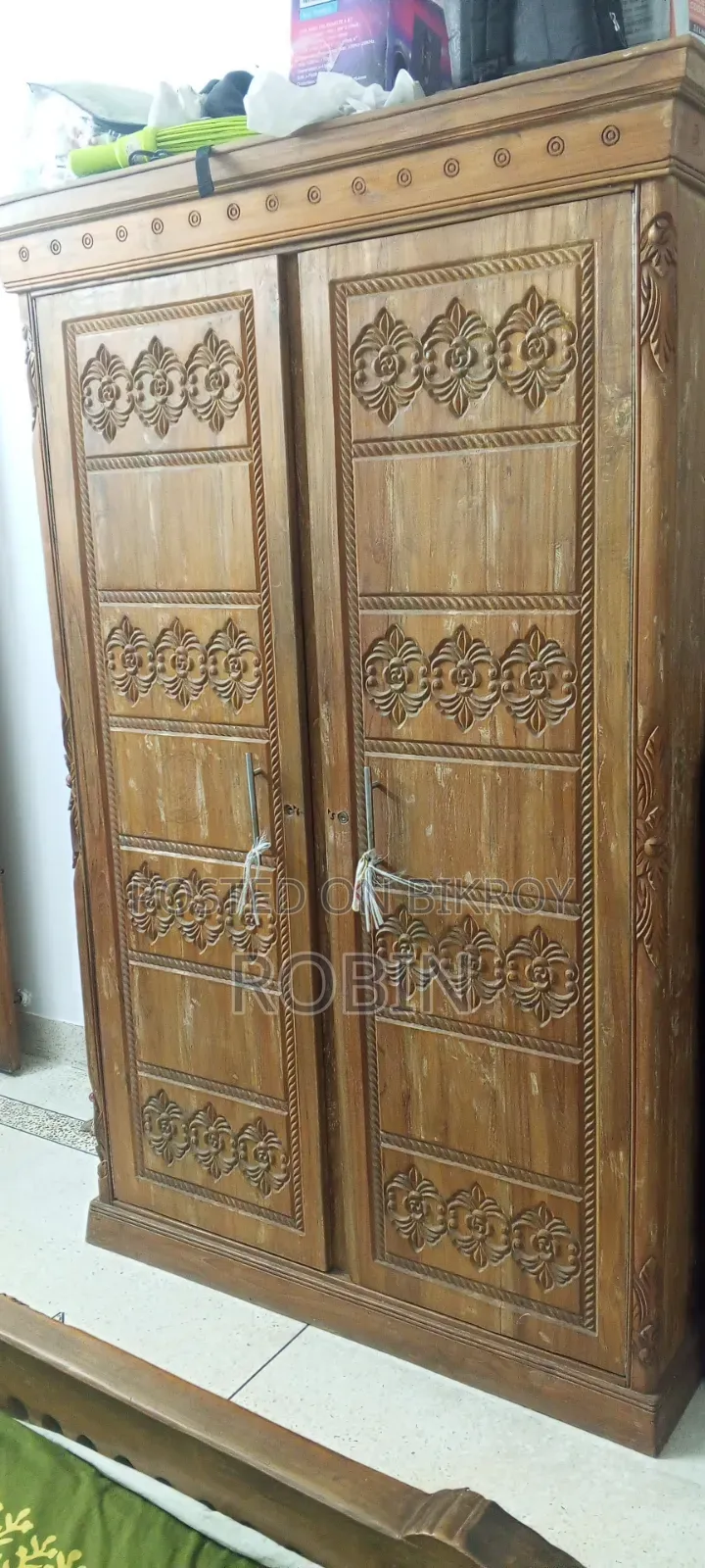 আলমিরা, ওয়ার্ড্রপ, ড্রেসিং টেবিল ও সোফা