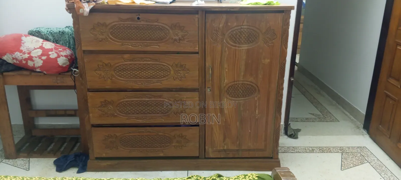 আলমিরা, ওয়ার্ড্রপ, ড্রেসিং টেবিল ও সোফা
