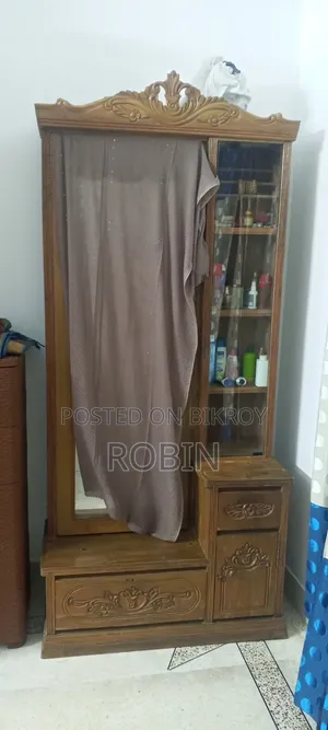 আলমিরা, ওয়ার্ড্রপ, ড্রেসিং টেবিল ও সোফা