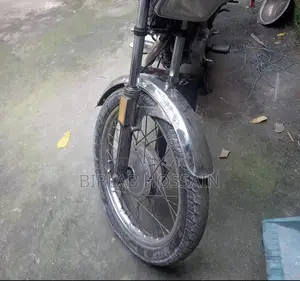 মোটরসাইকেল ২০০০ লাল
