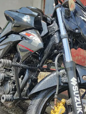সুজুকি জিক্সার ২০১৮ কালো