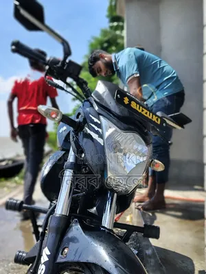 সুজুকি জিক্সার ২০১৮ কালো