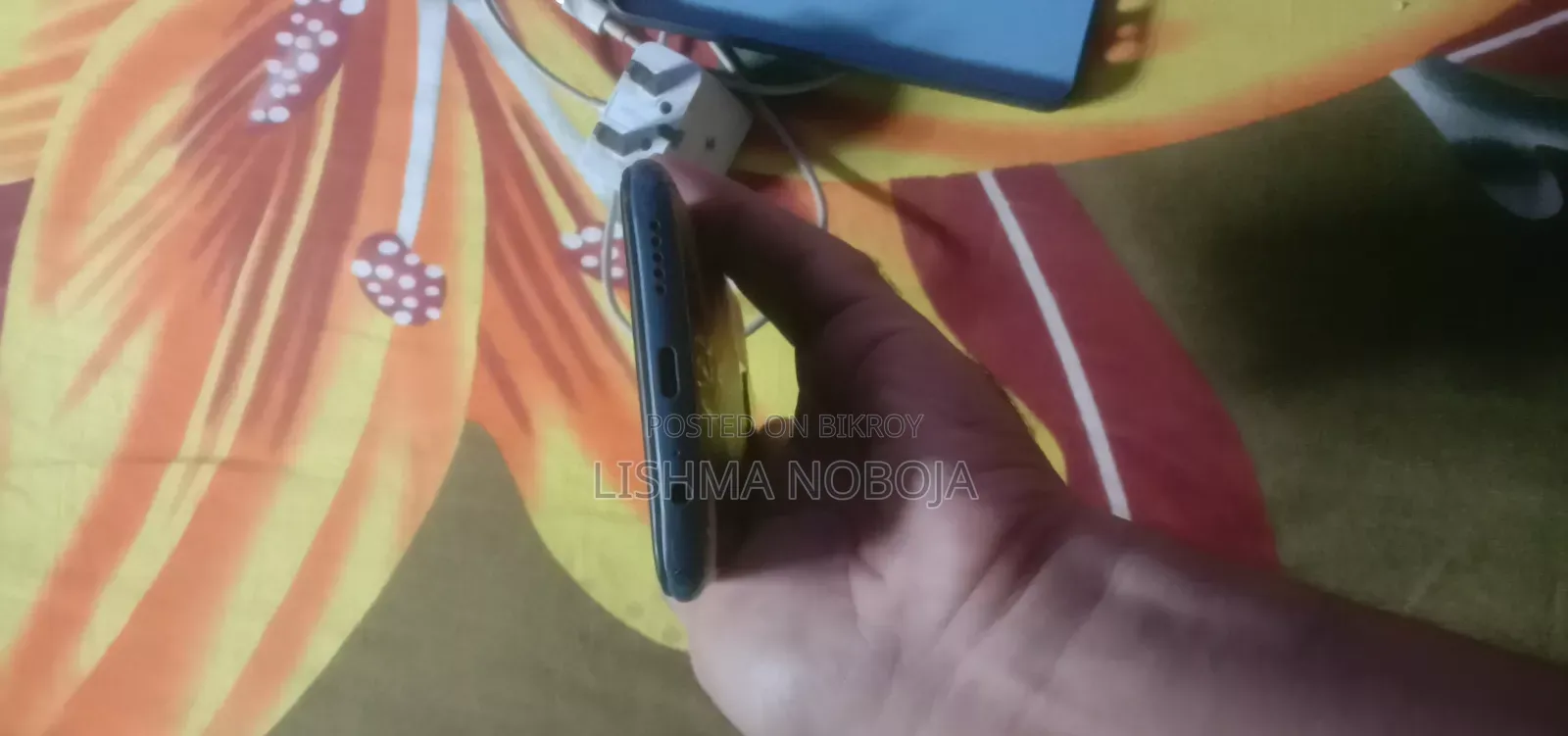 মোবাইল ফোন ৬৪ জিবি নীল