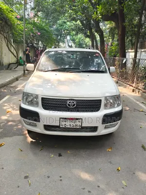 টয়োটা সাকসিড ২০০৪ সাদা