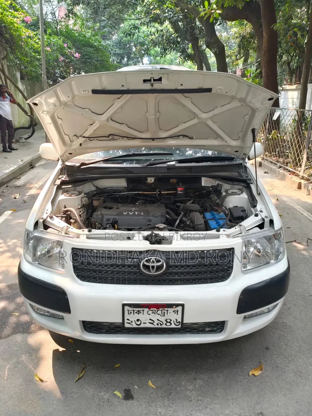 টয়োটা সাকসিড ২০০৪ সাদা