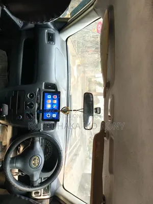টয়োটা সাকসিড ২০০৪ সাদা