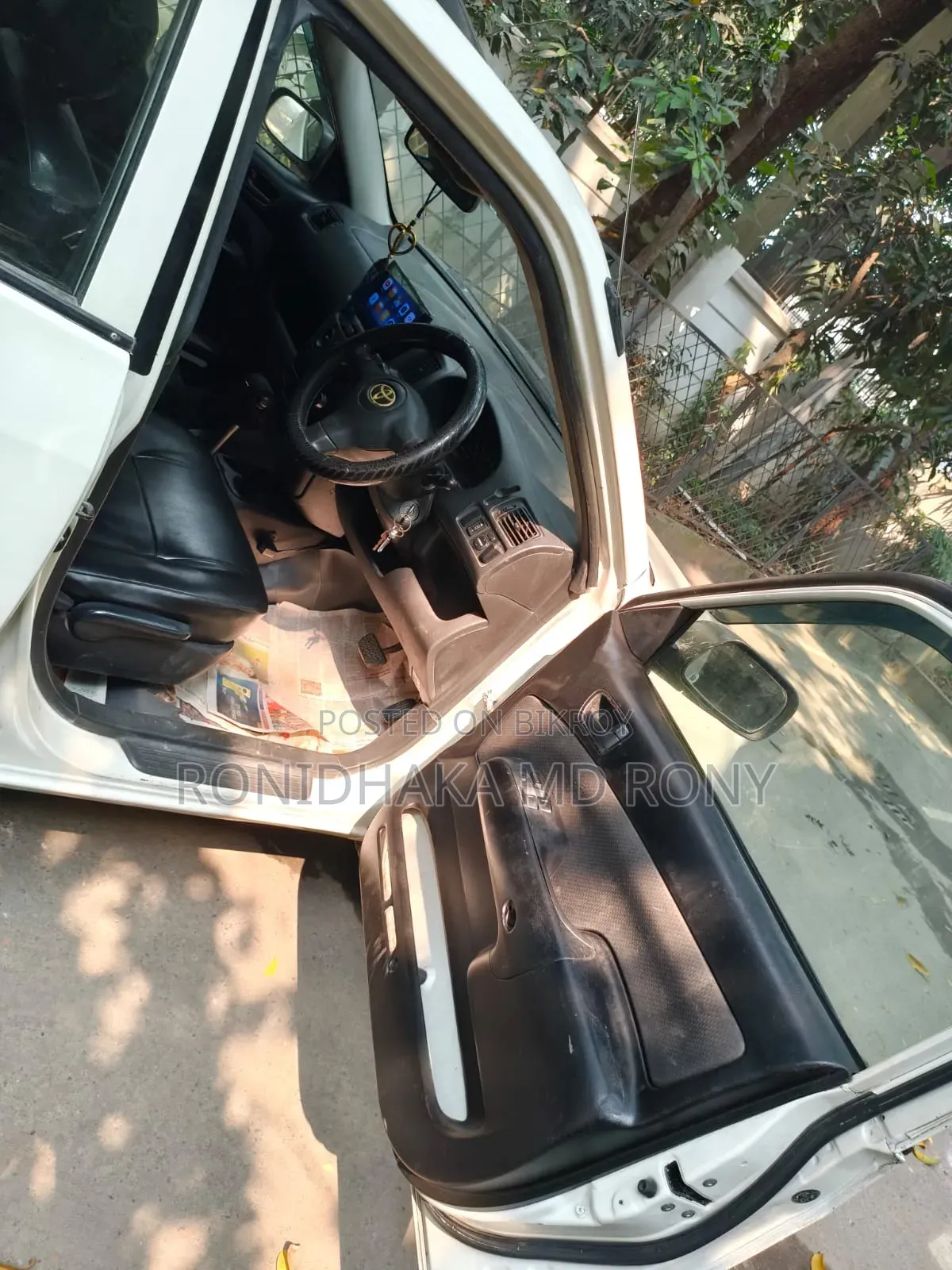 টয়োটা সাকসিড ২০০৪ সাদা