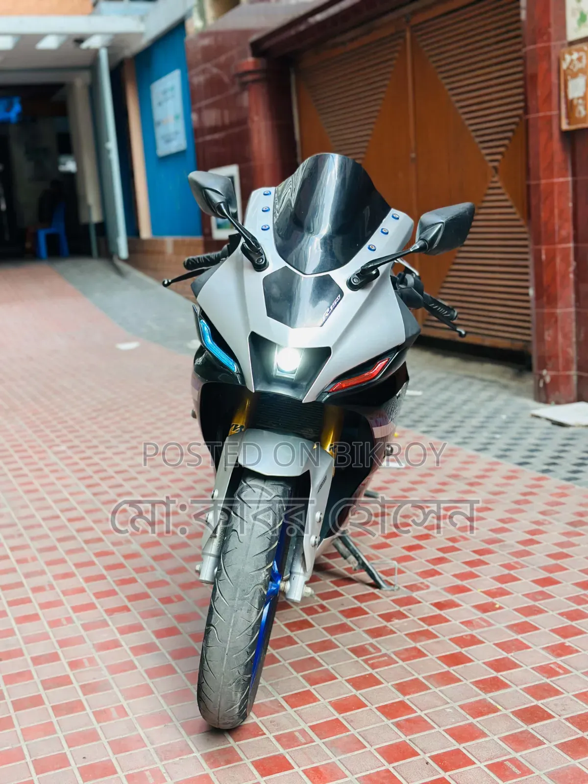 Yamaha R15M 2023 Silver