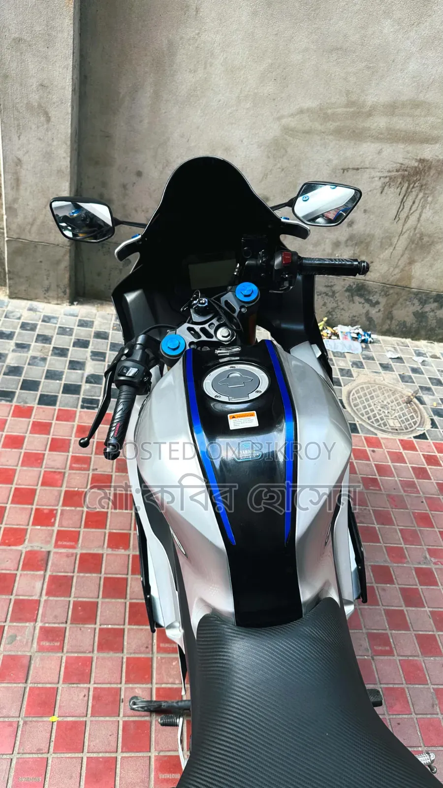 Yamaha R15M 2023 Silver