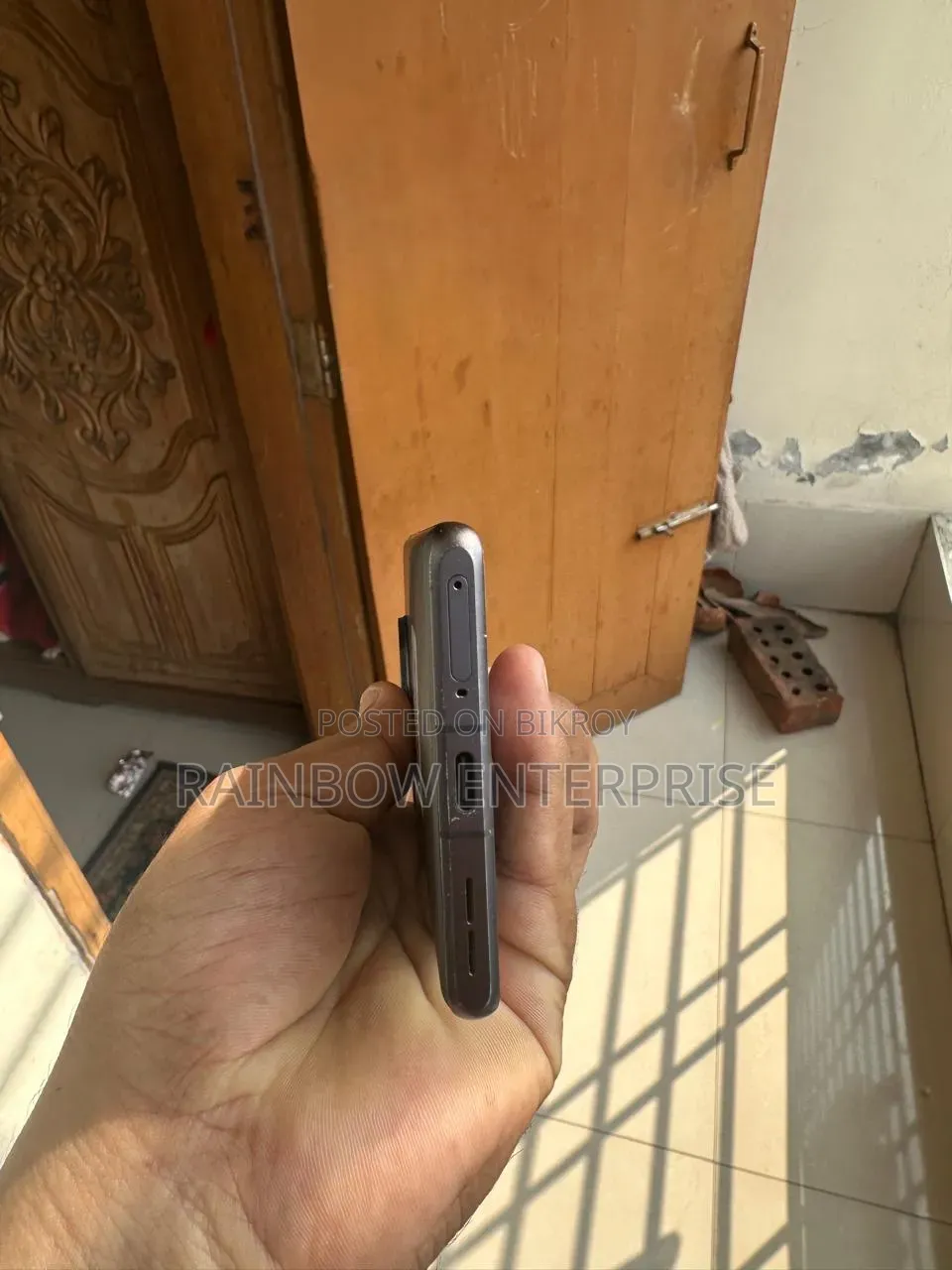 ওয়ানপ্লাস ১২আর ২৫৬ জিবি ব্ল্যাক