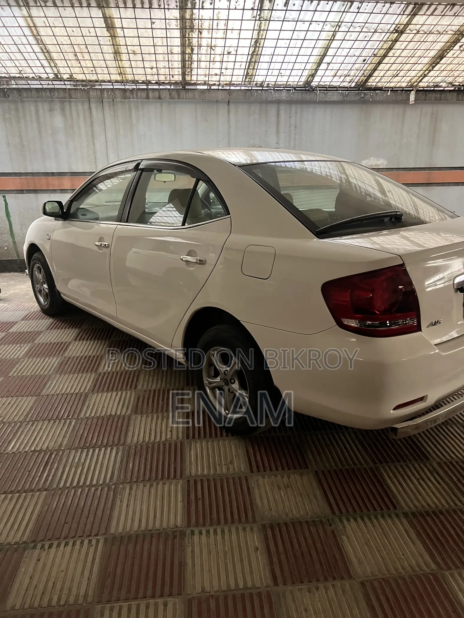 টয়োটা অ্যালিয়ন ২০০৫ সাদা