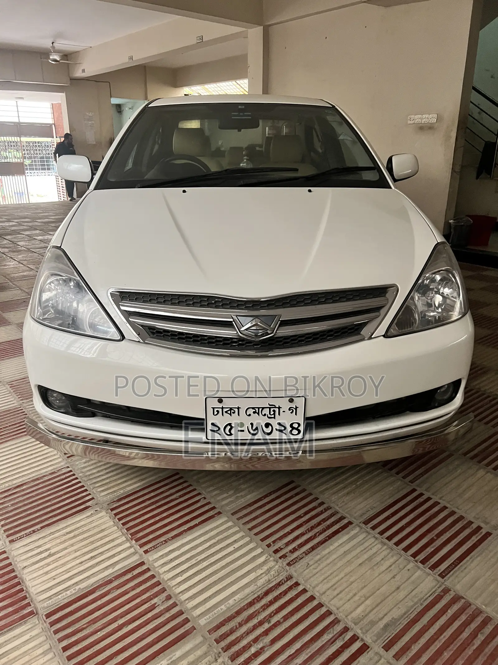 টয়োটা অ্যালিয়ন ২০০৫ সাদা