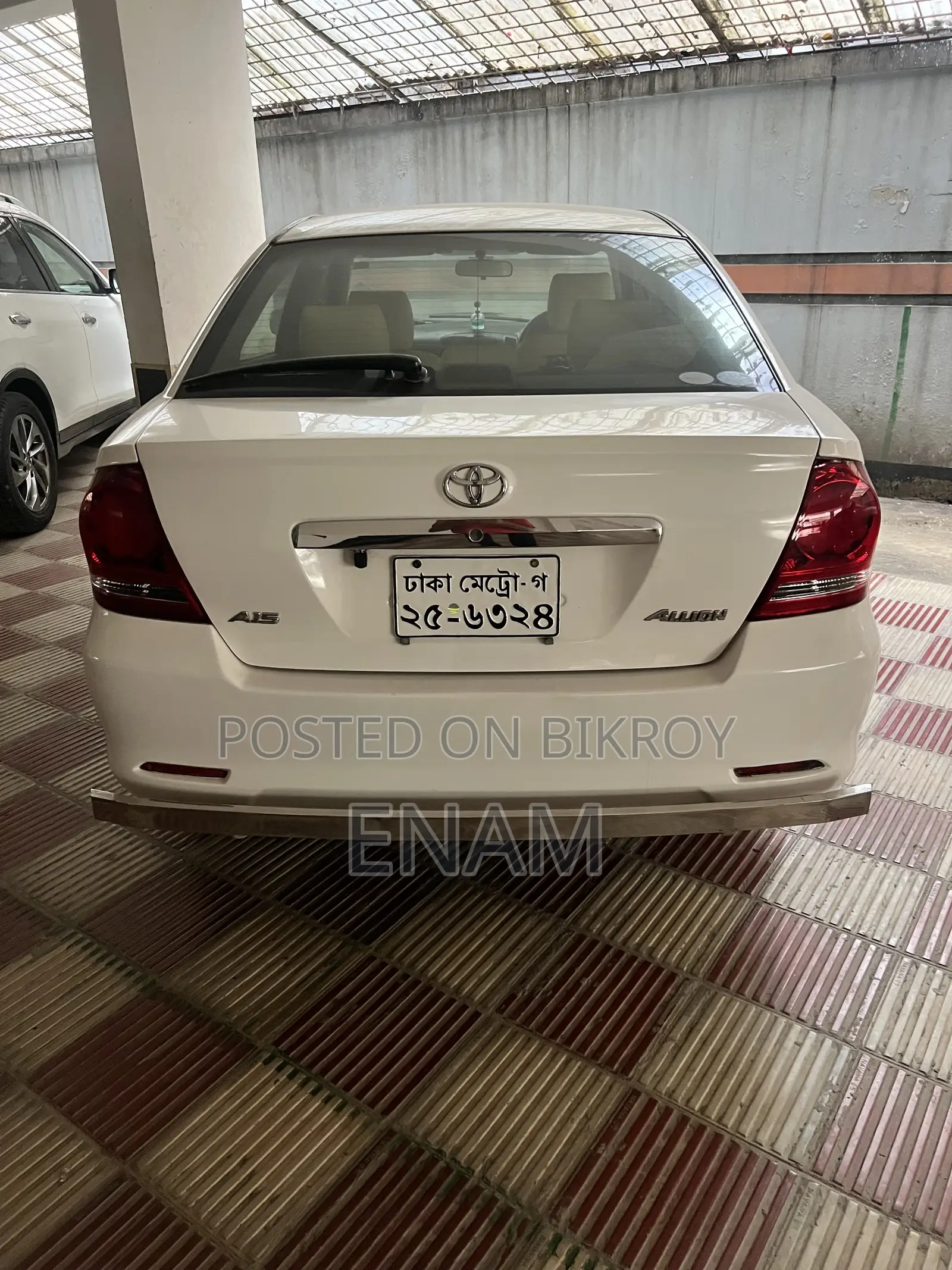 টয়োটা অ্যালিয়ন ২০০৫ সাদা