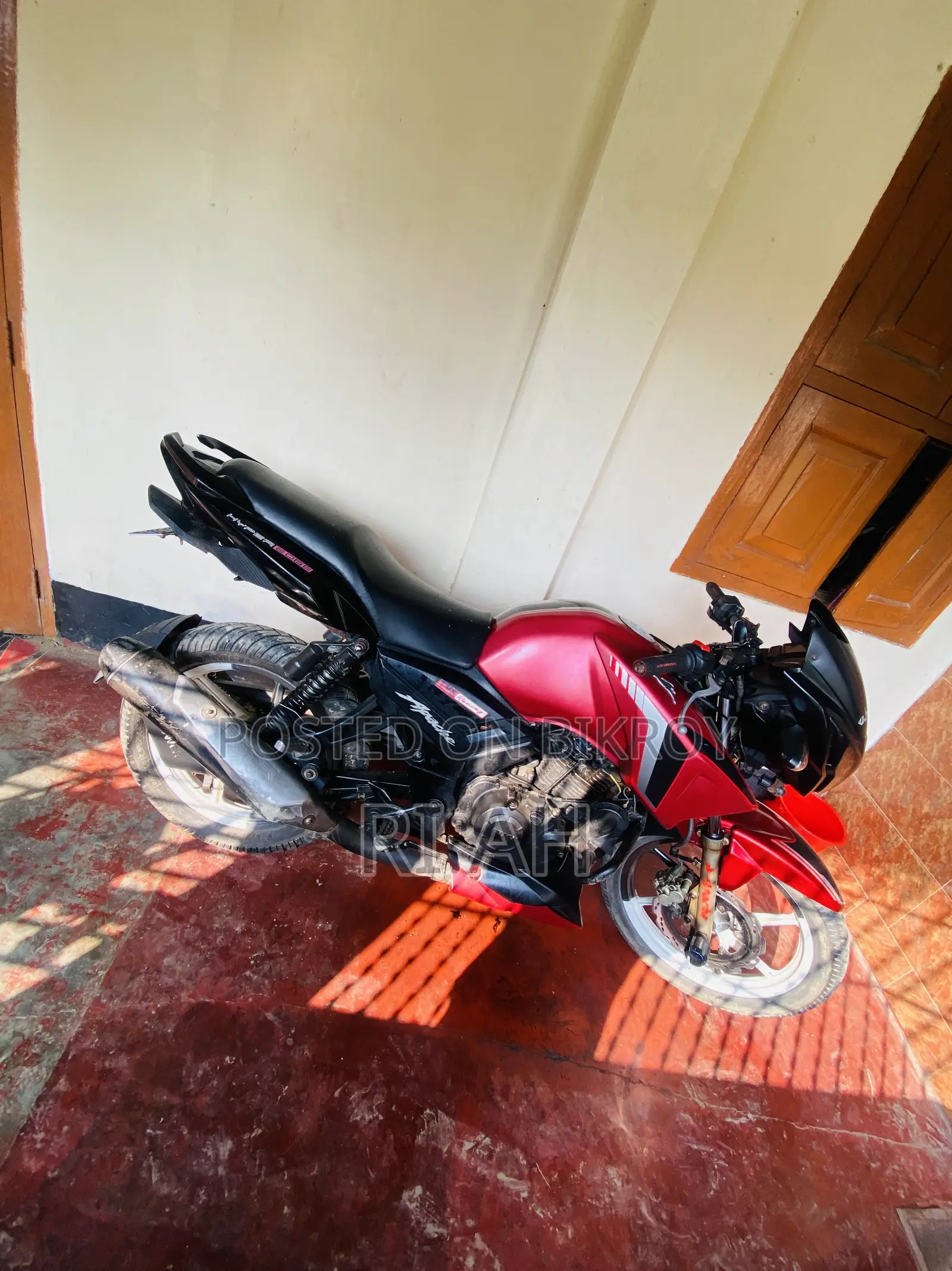 নতুন টিভিএস আপাচে আরটিআর ১৬০ ২ভি ২০১৮ লাল